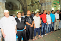  بالفيديو والصور: شعائر صلاتي العشاء والتراويح من المسجد العمري الكبير في الرملة 